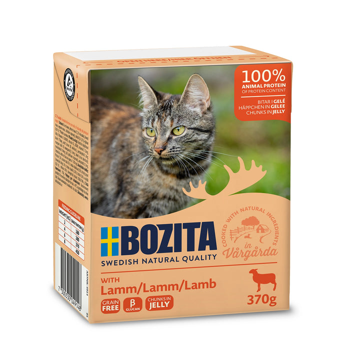 Blötmat för vuxna katter med 93% svenskt kött och smak av lamm. Låg fetthalt, hög smältbarhet, fri från soja och spannmål, med ß-glukan som stärker immunsystemet.