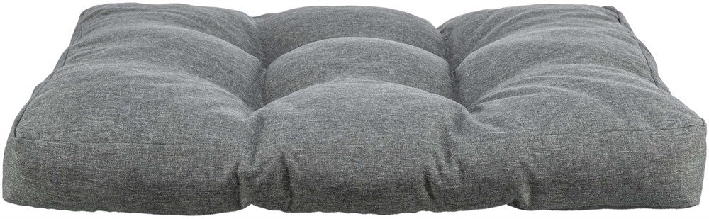 Komfortabel vävd tygdyna med polyesterfyllning, avtagbart överdrag och halkfri botten som ger ett bekvämt och stabilt liggande för ditt djur.