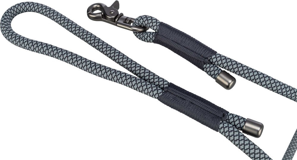 Rundvävt soft rope-koppel i slitstarkt matt rep med robust hake, idealiskt för hundpromenader och träning.