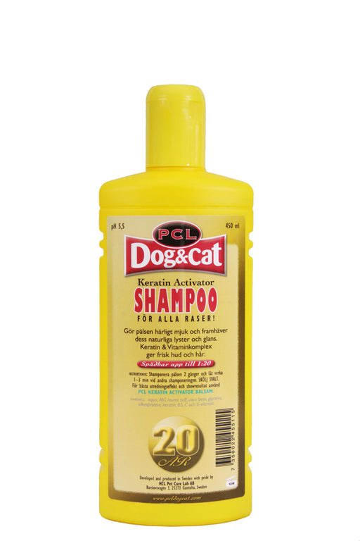 PCL Schampo Vitamin & Silk för hundar och katter. Berikat med vitaminer och proteiner för att ge pälsen naturlig lyster och kondition. Skonsam med pH 5,5.