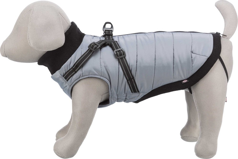 Pontis Täcke med sele för hund, i polyester med fleecefoder och vaddering. Justerbar passform med elastiskt inlägg och reflekterande detaljer för ökad säkerhet.