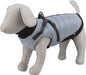Pontis Täcke med sele för hund, i polyester med fleecefoder och vaddering. Justerbar passform med elastiskt inlägg och reflekterande detaljer för ökad säkerhet.