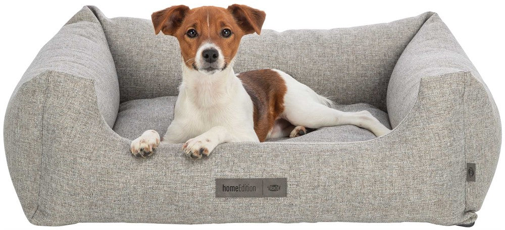 Produkt i HOME Edition med finvävt material, polyesterklädsel, silikonfyllning och halkfri botten. Perfekt för hemmet med avtagbart överdrag och fastsatt dyna för extra komfort och stabilitet.

