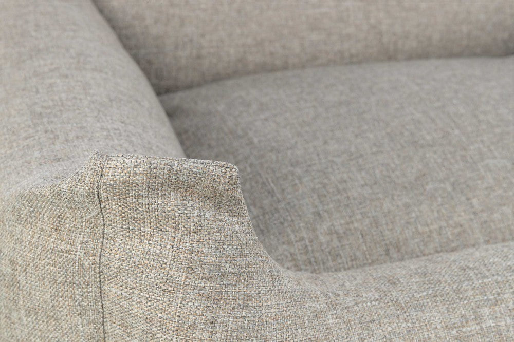 Produkt i HOME Edition med finvävt material, polyesterklädsel, silikonfyllning och halkfri botten. Perfekt för hemmet med avtagbart överdrag och fastsatt dyna för extra komfort och stabilitet.

