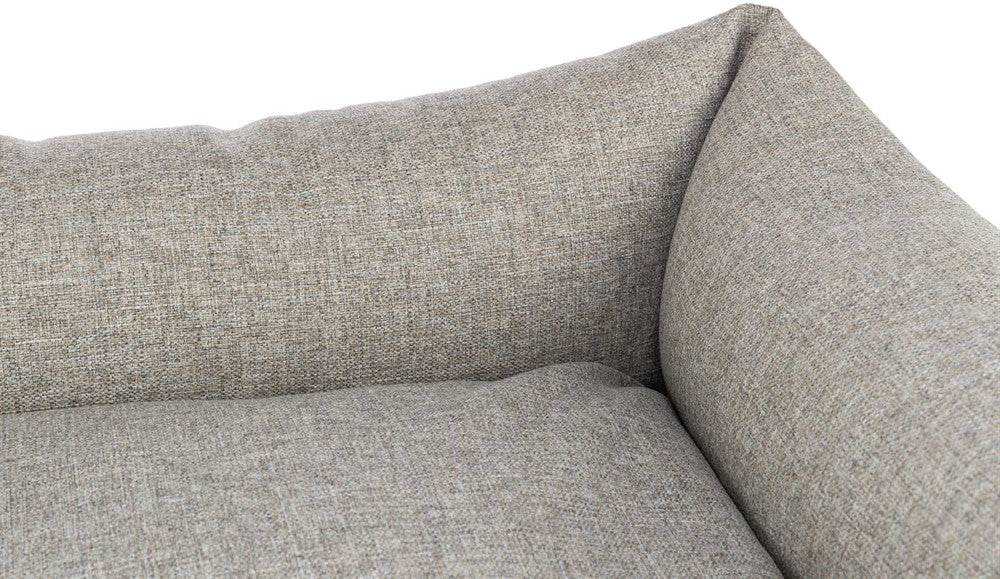 Produkt i HOME Edition med finvävt material, polyesterklädsel, silikonfyllning och halkfri botten. Perfekt för hemmet med avtagbart överdrag och fastsatt dyna för extra komfort och stabilitet.

