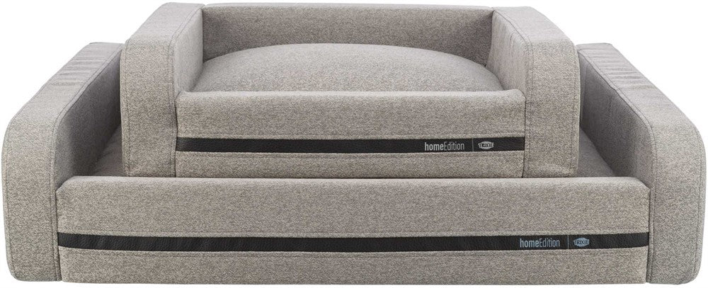 Soffa CityStyle – HOME Edition med vävt tyg och polyesterklädsel, fylld med skumflingor och polyesterfleece i liggytan. Skumgummifyllning i kanten, avtagbart överdrag, och halkfri botten för ökad stabilitet.

